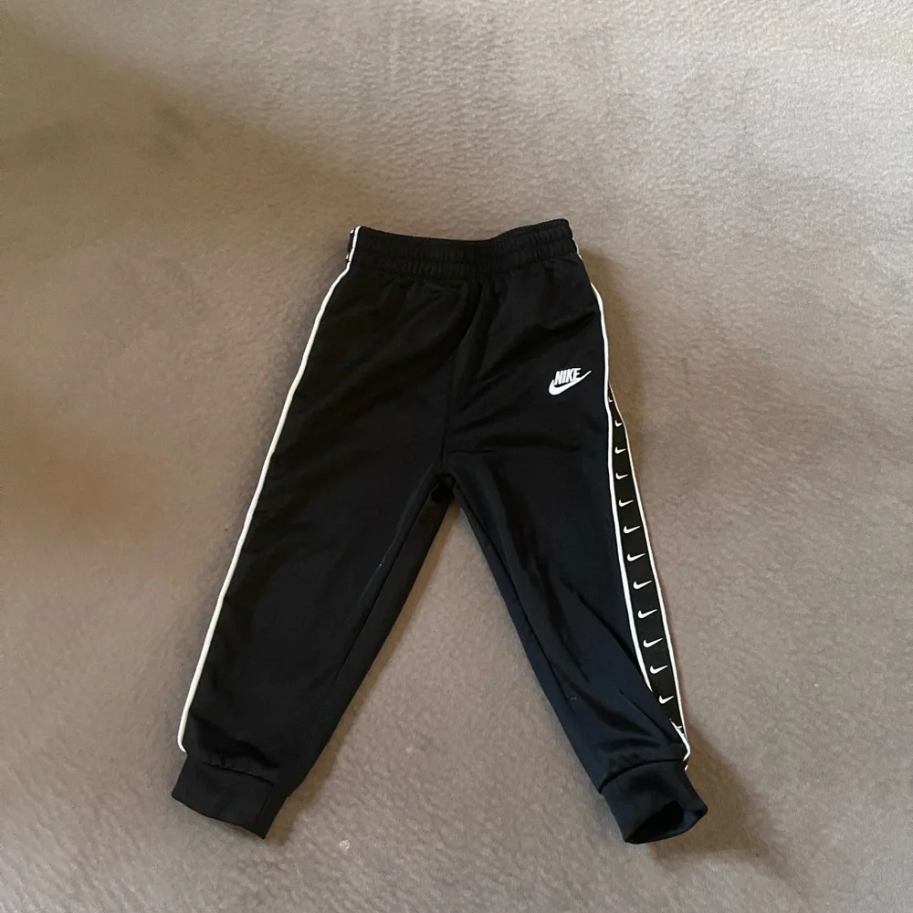 Nike Black & Light Gray Kids Athletic Track Jacket and Pants - Picture 10 of 11
